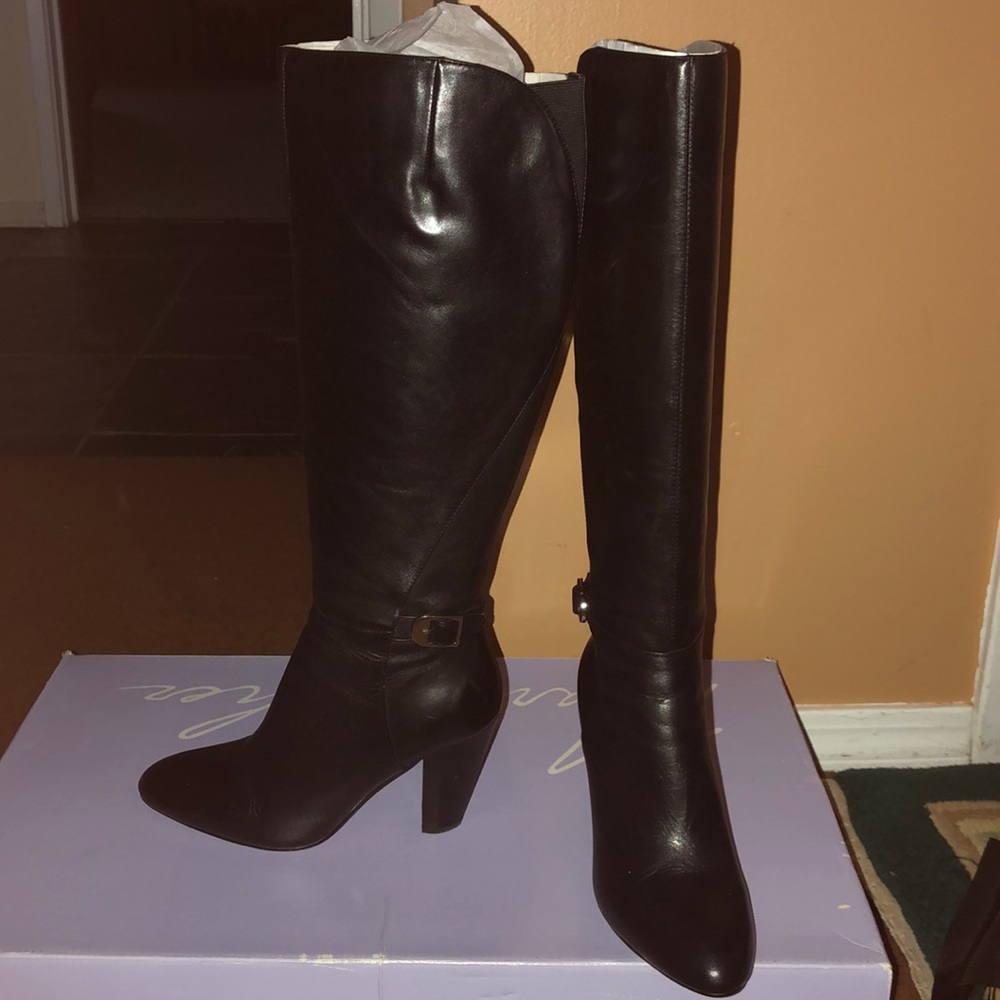 they black boots brand new in box they war 2 time
